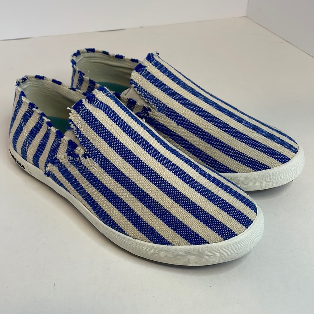 New SeaVees Baja Ultramar Newport Blue and Cream Stripe Size 7.5  Slip On